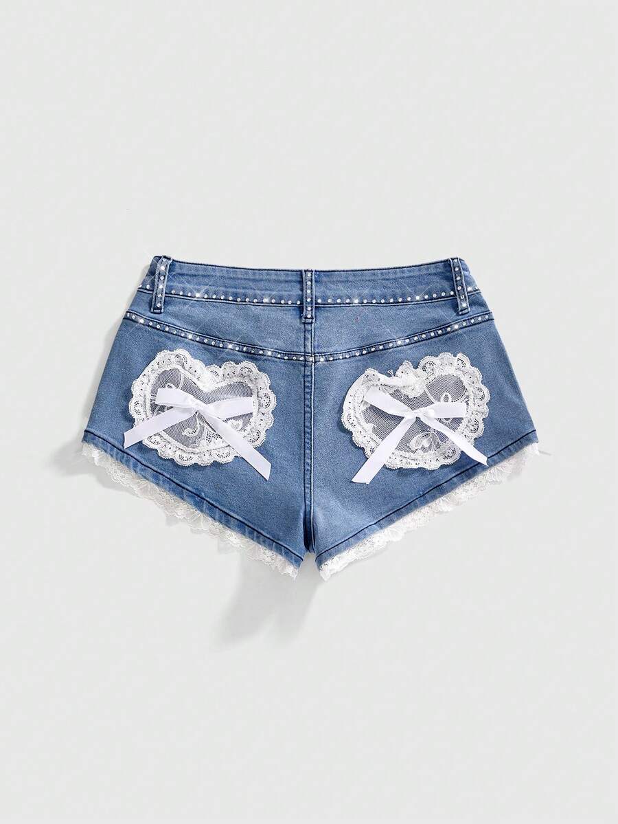 ROMWE Quần short denim nữ cạp chun co giãn họa tiết ren trái tim phong cách Y2K, thích hợp cho các lễ hội âm nhạc, ngày Valentine, kỳ nghỉ, mua sắm, tiệc tùng, mặc hàng ngày, mùa xuân/hè. - Rửa trung bình - Xem 1