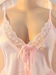 DelicateAllure Nuisette douce et sexy pour femmes avec décoration en dentelle, patchwork et nœud en maille - Rose pâle - Voir 9