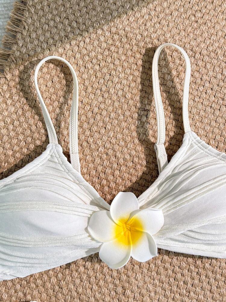 SHEIN Bộ bikini 3 món cho bé gái tuổi teen, kiểu dáng thường ngày, thích hợp đi nghỉ mát ở bãi biển, chất liệu dệt kim, màu trơn, kèm váy và áo, màu trắng. - trắng - Xem 5