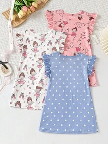 这款三件套女童圆领套头短袖睡衣，采用粉色、白色和浅蓝色，饰有爱心和芭蕾舞女卡通印花，时尚荷叶边细节，轻盈柔软的针织面料，亲肤舒适，是春季居家休闲的理想之选。 - 彩色 - 查看 2