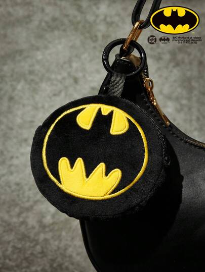 POKOJA LAND BATMAN X Móc khóa nhung 3D đồng thương hiệu, hình dáng đứng dễ thương, thiết kế cổ điển, có thể treo trên túi xách, móc chìa khóa, cặp sách, v.v., phù hợp cho mọi lứa tuổi, kể cả thanh thiếu niên và người lớn.