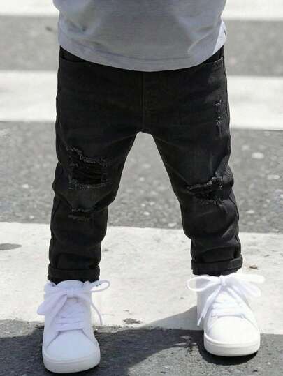 Young Boy  Distressed Casual Ripped Frayed Black Denim Elastic Skinny Ripped Jeans Spring Summer,For Kids Boys Spring/Summer Dailywear Outfits,Boys Streetwear Outfits,Festival Outfits For Boys,Party Outfits For Boys,Beach Outfits For Boys,Birthday Outfits For Boys,Country Clothes For Boys,Boys Graduation Outfit,Casual Boys Outfits,Summer Vacation Outfits For Boys,Graphic Jeans Boys,Toddler Jeans ,4-Years-Old Boys Jeans ,Casual Jeans ,Summer Jeans,Black Jeans