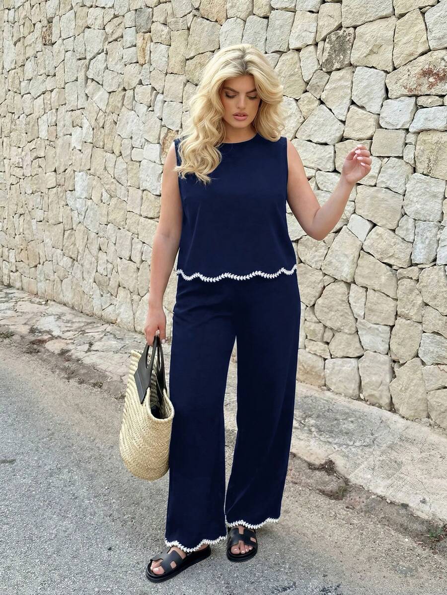Dripcurv Bộ đồ hai mảnh mùa hè dành cho nữ cỡ lớn, gồm áo tank top đen và quần dài màu xanh navy với viền ren trắng, áo đen, trang phục đi nghỉ hè, trang phục thường ngày cho nữ.