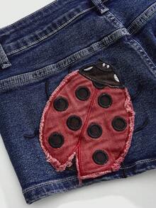 ROMWE Quần short denim cạp thấp thêu hình bọ rùa và quả táo vui nhộn thời Y2K - Màu xanh hải quân - Xem 4