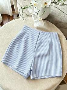 SHEIN Franclia Quần short cạp cao kẻ sọc xanh trắng mới mùa hè 2026 dành cho nữ, quần short kiểu vạt chéo bất đối xứng với khóa kim loại trang trí, váy ngắn kẻ sọc dáng chữ A ôm sát cho người nhỏ nhắn, thích hợp mặc đi làm. - Xanh và trắng - Xem 2