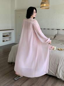 Dazy Plus 两件套优雅碎花睡衣套装，包括长款吊带裙和宽松缎面开衫，粉色睡衣套装 - 粉色 - 查看 2