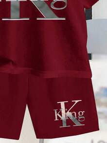 SHEIN Bộ 2 quần short tay ngắn cổ tròn tối giản dành cho bé trai tuổi teen, thích hợp cho mùa hè, in hình chữ King cổ điển. - Màu Đỏ Sâu - Xem 4