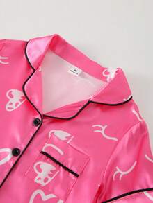 SHEIN Playful Pals 女童奶牛爱心睫毛印花翻领仿丝短裤套装，家居服 - 彩色 - 查看 7