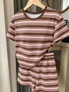 SHEIN 少女数码条纹印花短袖上衣短裤套装，休闲舒适的春夏装，适合户外、运动、野餐、街头摄影、校园、度假等多种场合，也是一份贴心的礼物。 - 彩色 - 查看 5
