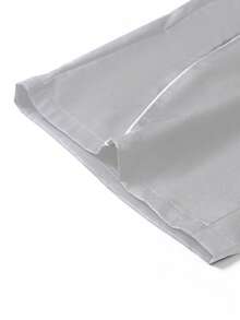 Manfinity Hypemode Camisa de manga corta con cremallera y estampado de letras, y pantalones cortos, conjunto casual diario para hombres - Gris Claro - Ver 3