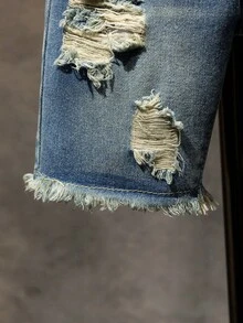 SHEIN Mirajuku 男童做旧牛仔短裤，夏季新品，休闲学院风，复古水洗牛仔色，松紧腰，破洞和毛边裤脚设计，宽松直筒裤型，舒适棉质牛仔面料，适合日常穿着、夏季度假、户外聚会等各种场合。 - 藍色 - 查看 6