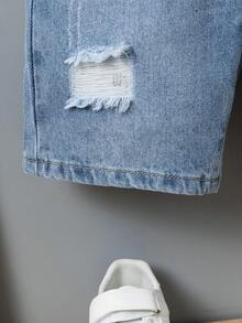 SHEIN Playful Pals 男童牛仔裤夏季新品：时尚休闲牛仔短裤，浅蓝色牛仔布，复古做旧破洞设计，直筒宽松版型，舒适柔软面料。适合日常通勤、上学、户外活动等各种场合。男童牛仔短裤 - 淺色水洗藍 - 查看 8