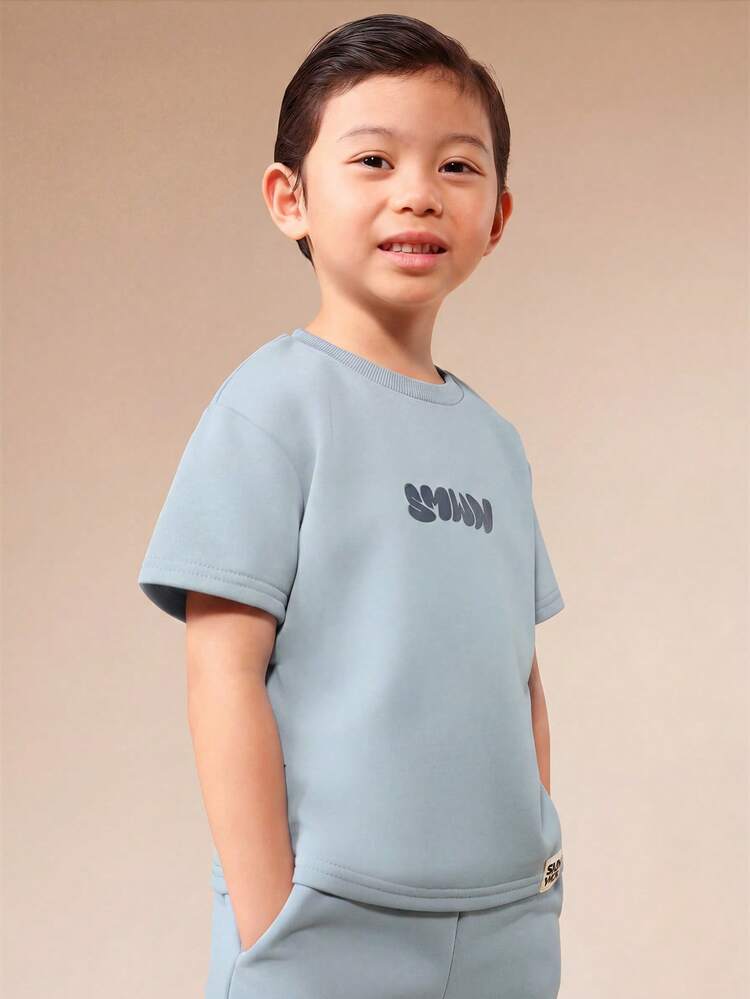 Conjunto de camiseta y pantalones cortos con gráficos