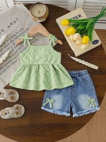 SHEIN Vintaside Kids 女婴夏季甜美清新花卉装饰吊带背心和牛仔短裤套装，蝴蝶结细节，适合日常外出、休闲旅行、家庭聚会、夏季购物 - 綠色 - 查看 1