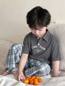 Dazy Kids 2件套幼儿男童圆领字母印花短袖T恤和格子梭织裤休闲套装，春夏款 - 灰色 - 查看 3