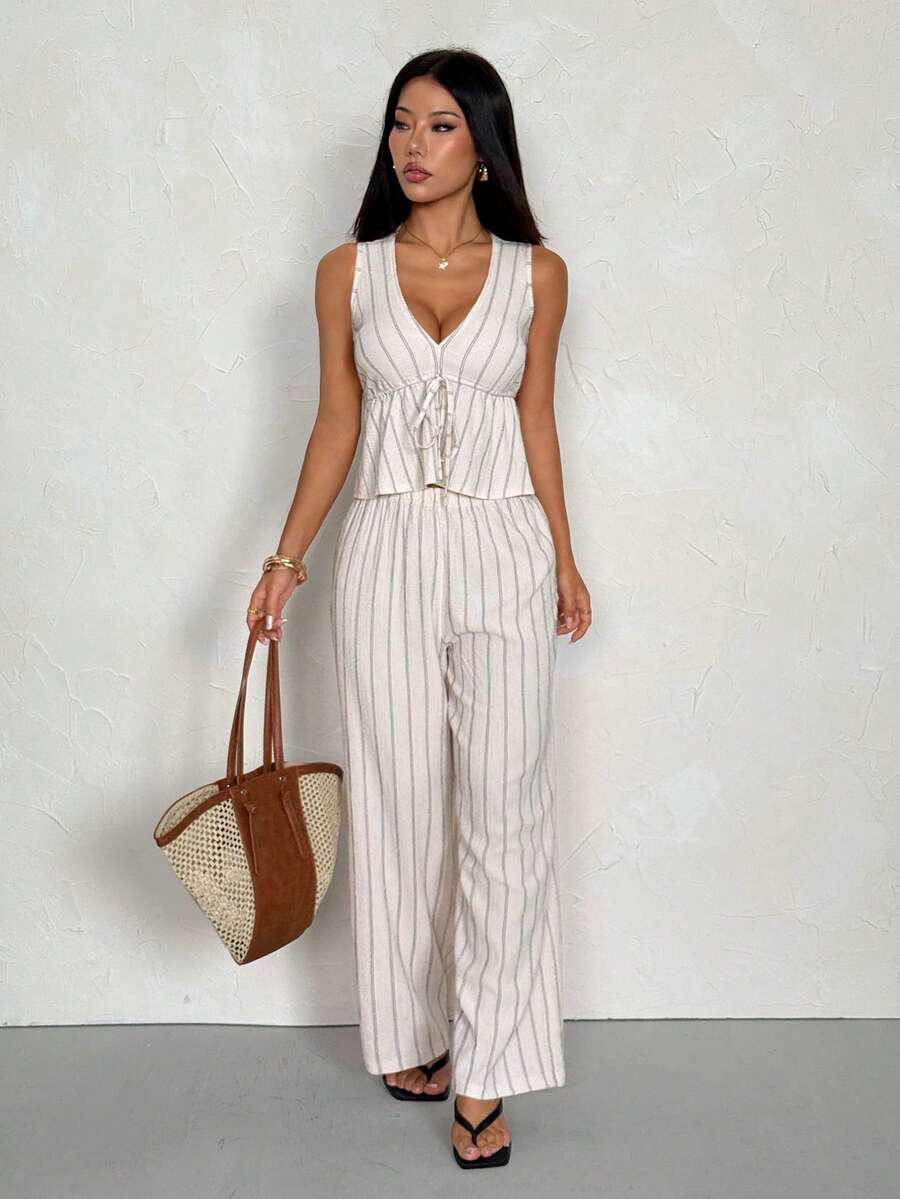 SHEIN PETITE 2 piezas Conjunto de verano casual de mujer con parte superior sin mangas a rayas con cinturón y pantalones, conjunto de 2 piezas para mujer para vacaciones y uso diario - Albaricoque - Ver 1