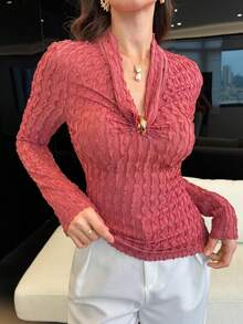 Modelyn Áo thun dài tay xếp ly cổ chữ V, chất liệu jacquard, kiểu dáng thanh lịch, ôm dáng, có khóa kim loại. - Màu Hồng  San hô - Xem 7