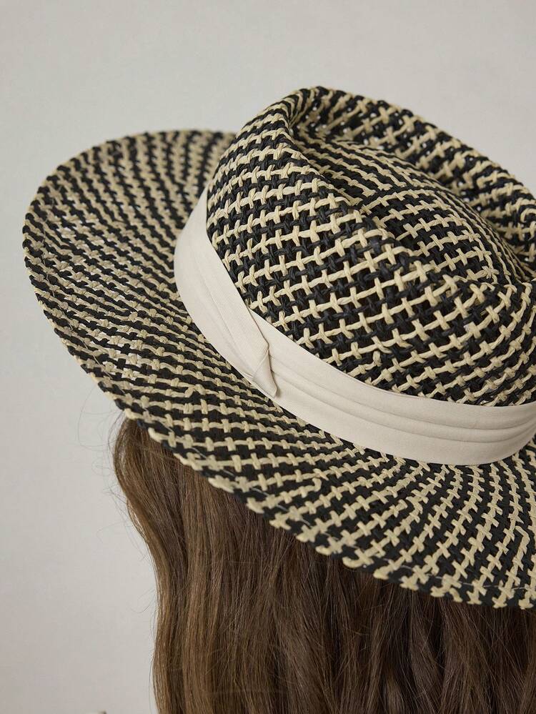 1 FASHIONABLE BLACK AND WHITE FASHION VERSATILE OUTDOOR TRAVEL STRAW HAT