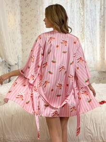 Strawberry Shortcake X SHEIN Áo choàng mặc nhà nữ kẻ sọc in hình dâu tây - Hồng - Xem 2