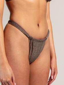 Rouah Quần bikini dây buộc bên hông màu xám bạc ánh kim sang trọng, hoàn hảo cho kỳ nghỉ hè - Có áo bikini cùng kiểu. - màu nâu - Xem 4