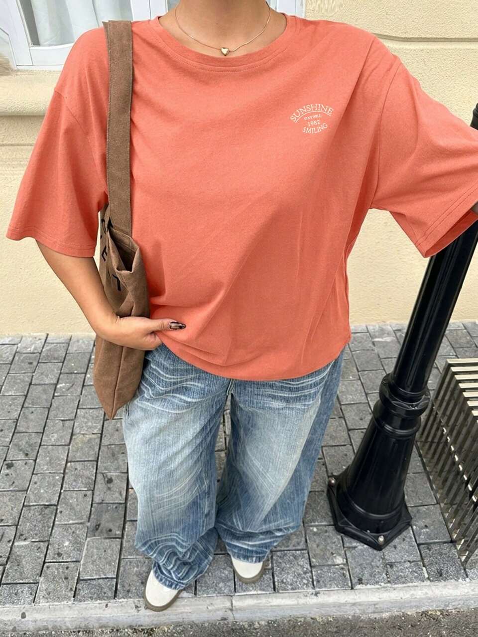 Dazy Plus Loose Fit Letter Print Crew Neck Casual Plus Size Brown T-Shirt For Women, Spring/Summer