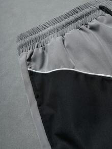 Manfinity ZONE917 Men's Contrast Color Patchwork Letter Print Drawstring Waist Shorts, Holiday - Light Grey - View 3