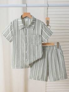 SHEIN Bộ 2 món cho bé trai tuổi teen, áo sơ mi ngắn tay màu trơn mềm mại phối cùng quần short dệt sọc jacquard, chất liệu thoải mái, kiểu dáng thời trang, hàng mới về mùa xuân/hè, phù hợp cho nhiều mùa và dịp. - Nhiều màu - Xem 3
