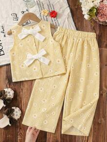 Emery Rose Kids Emery Rose Kids Bộ 2 món áo không tay họa tiết hoa nhí và quần ống rộng thoải mái cho bé gái, bộ đồ hai mảnh cho bé gái, bộ đồ hoa cho bé gái, bộ đồ hai mảnh cho bé gái, bộ đồ hoa cho trẻ em, quần áo trẻ em, bộ váy cho bé gái, quần áo trẻ em kiểu cổ điển, bộ váy cho bé gái, bộ váy in hoa, áo nơ cho bé gái, bộ váy hoa, bộ áo nơ cho bé gái, bộ đồ phối hợp cho bé gái, bộ váy cho bé gái, bộ quần áo bé gái, bộ váy hoa, bộ 2 món áo nơ và váy cho bé gái, bộ đồ chị em gái, áo nơ cho bé gái. - Màu vàng - Xem 3