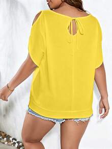SHEIN Clasi Kaos Wanita Ukuran Besar Warna Polos Rajut Leher Bulat dengan Bahu Sobek dan Desain Rhinestone Kasual Musim Panas Kaos Grafis Atasan Wanita - Kuning - View 2