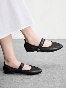 CUCCOO BIZCHIC 简约大方，时尚百搭，休闲通勤女式平底鞋 - 純黑色. - 查看 4