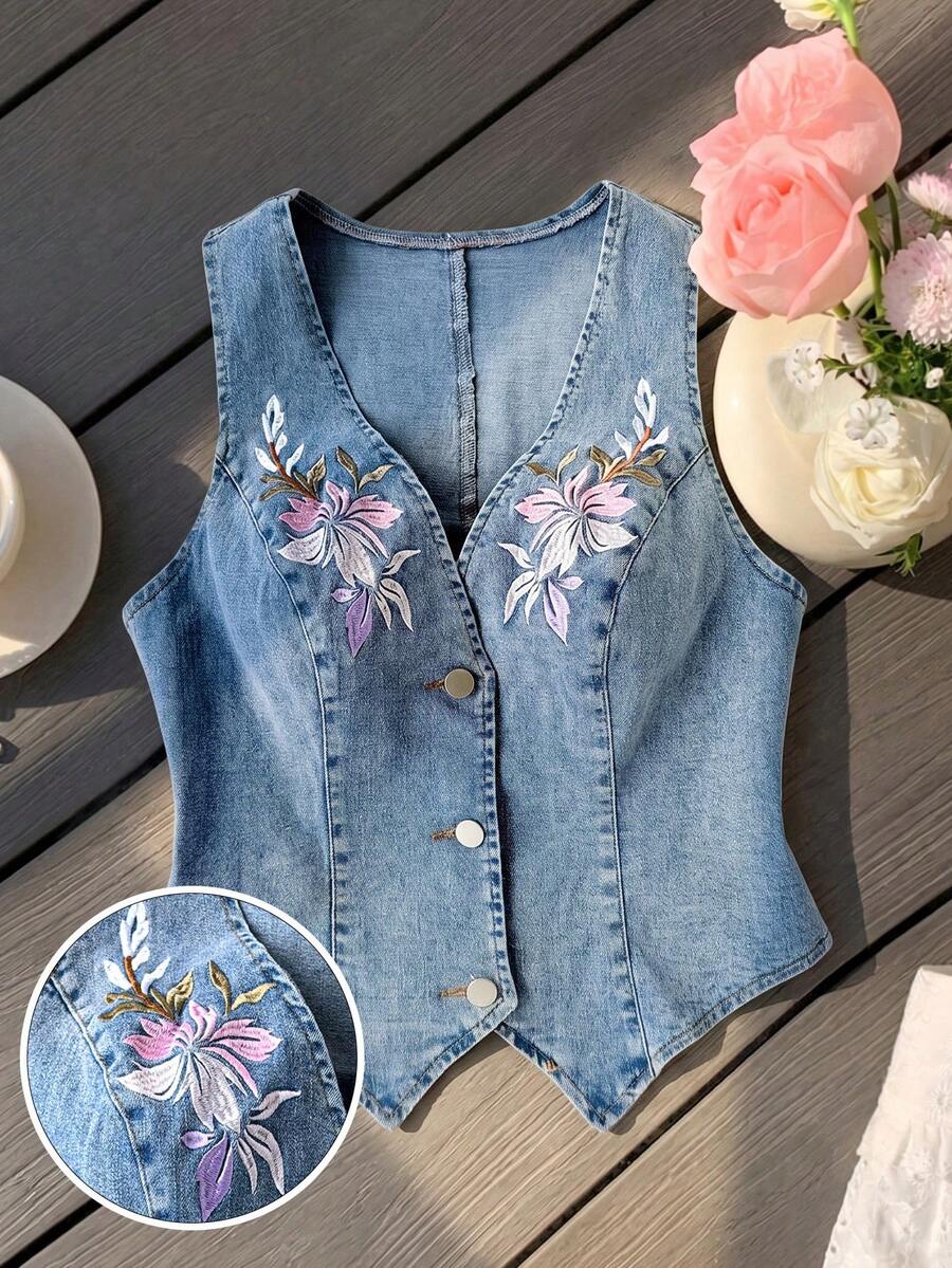 Comfortcana 大尺碼女款刺繡花卉圖案藍色牛仔背心,夏季波希米亞休閒百搭日常穿搭上衣,適合晚餐聚會、海灘、節慶、生日與辦公室 - 淺色水洗藍 - 查看 1