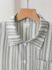 SHEIN Bộ 2 món cho bé trai tuổi teen, áo sơ mi ngắn tay màu trơn mềm mại phối cùng quần short dệt sọc jacquard, chất liệu thoải mái, kiểu dáng thời trang, hàng mới về mùa xuân/hè, phù hợp cho nhiều mùa và dịp. - Nhiều màu - Xem 8