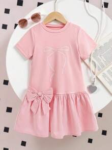 SHEIN Bộ 1 đầm chữ A dáng suông mùa xuân hè cho bé gái - Có nơ in nhiệt và nơ 3D, phối màu tương phản, thoải mái và thời trang, hoàn hảo cho trường học, đi chợ và mặc hàng ngày, thể hiện sự năng động và thanh lịch của các cô gái tuổi teen. - Hồng - Xem 6