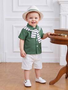 SHEIN Playful Pals 3件組 幼童男童韓系短袖POLO衫+百褶短褲+條紋披肩 綠色系 夏季休閒 親子套裝 3-24個月 - 綠色 - 查看 1