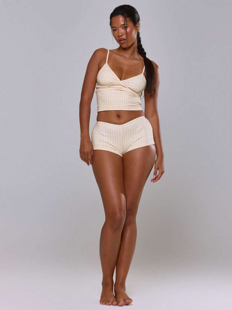 Set due pezzi: Top a triangolo e pantaloncini aderenti in cotone con stampa a quadretti  giallo pallido