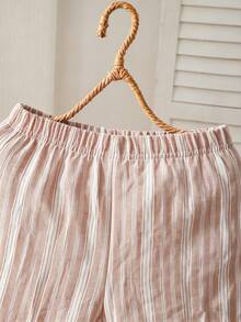SHEIN Set de 2 piezas de camisa de manga corta y pantalones cortos con rayas jacquard tejidas de manera minimalista y elegante para niño, de tela cómoda y ajuste estilizado, nueva llegada de primavera/verano, adecuado para múltiples temporadas y ocasiones - Marrón - Ver 8