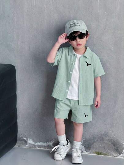 SHEIN 3pcs/Set Boys Comfortable Casual Daily Versatile Printed Collar Short Sleeve Shirt Top, Sleeveless Knit Vest And Woven Shorts Set, Suitable For Spring/Summer, Daily Wear, Sports, Outings, School, Party, Festivals, Photoshoots, Back To School