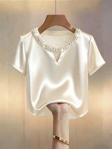 SHEIN 纯色缎面V领珍珠点缀温柔知性女性短袖T恤 - 白色 - 查看 3