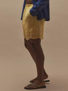 Musero Pantalones cortos con dobladillo de patrón de ganchillo y cintura elástica, esenciales de primavera/verano - Amarillo - Ver 4