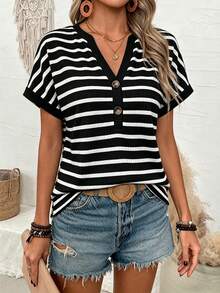 EMERY ROSE Camiseta de verano casual con cuello en pico, mangas de murciélago y rayas - Negro - Ver 5