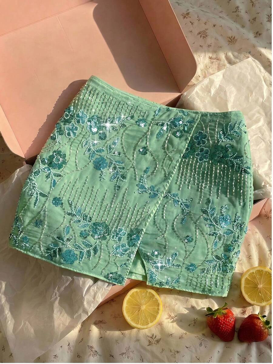 SHEIN Clasi 女款亮片花卉圖案休閒百搭約會旅行迷你裙，適合夏季