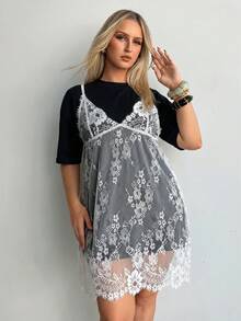 Auralis Nuevo vestido sexy de verano con tirantes de espagueti de encaje negro y ribete de pestañas de encaje & Camiseta holgada de manga corta con cuello redondo blanco / Conjunto casual de talla grande / Atuendo romántico casual para vacaciones - Blanco y Negro - Ver 7