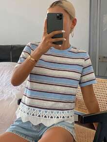Blusa de verano casual de mujer de unicolor, cuello redondo ajustado, manga corta con aplicación de encaje - Azul - Ver 4