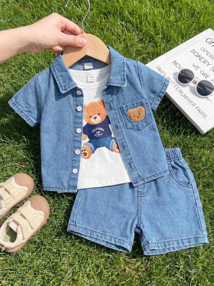 Playful Pals Bộ 3 món cho bé trai in hình gấu, cổ tròn, không tay, màu trắng gồm áo tank top + áo sơ mi denim tay ngắn cổ bẻ cài nút + quần short. Phong cách vintage năng động, dễ thương, thích hợp mặc vào mùa xuân, hè, thu, đi chơi hàng ngày, đến trường, công viên và nhiều dịp trong nhà/ngoài trời khác. - Rửa nhẹ - Xem 1