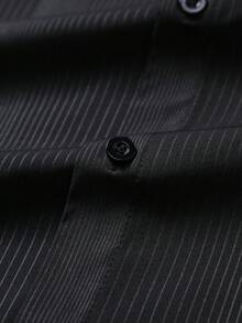 Manfinity Homme 男士大尺碼純色單排扣休閒短袖襯衫，正式款 - 黑色 - 查看 5