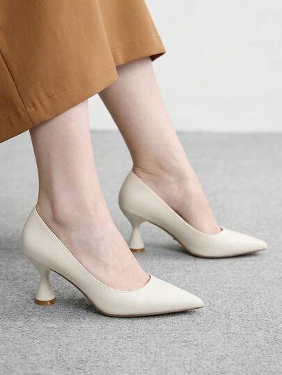 CUCCOO BIZCHIC Vita minimalistiska mode med mellanhög klack och vinglasklack, spetsig tå, bekväma och mångsidiga pumps för kontoret.
