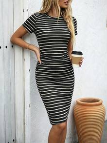 SHEIN LUNE Đầm ôm sát kẻ sọc đen trắng thanh lịch, thiết kế xếp ly bên hông mới cho mùa hè, đầm dệt kim ôm dáng. - Đen và trắng - Xem 6