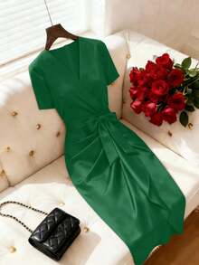 SHEIN Raffinéa Vestido de mujer de satén con escote en V en color rojo picante, con frente cruzado y volantes en el bajo, de manga corta, adecuado para uso diario elegante, salidas glamorosas y citas románticas - Verde - Ver 4