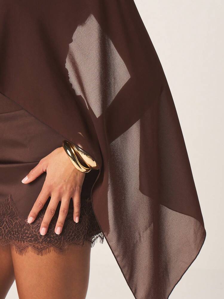 MISSGUIDED Bodysuit tipo capa em chiffon marrom com barra de renda