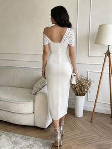 Modelyn Đầm midi công sở thanh lịch, ôm dáng, lãng mạn dành cho nữ, chất liệu dệt kim co giãn, phối ren tương phản và cúc kim loại. - Màu be - Xem 2